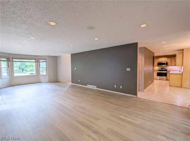 7550 James Drive, North Royalton, OH 44133