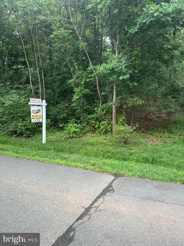 32 CEDAR DR, Sterling, VA 20164