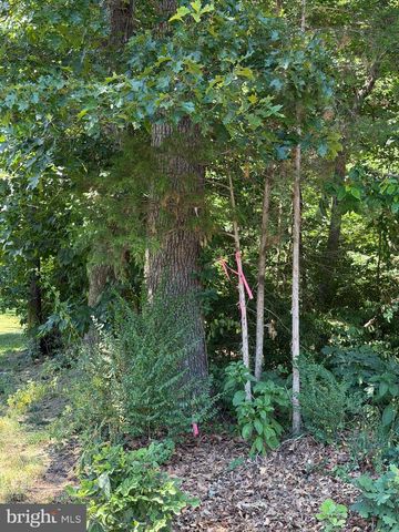 32 CEDAR DR, Sterling, VA 20164