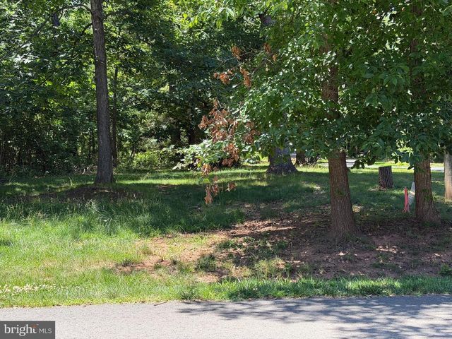 32 CEDAR DR, Sterling, VA 20164