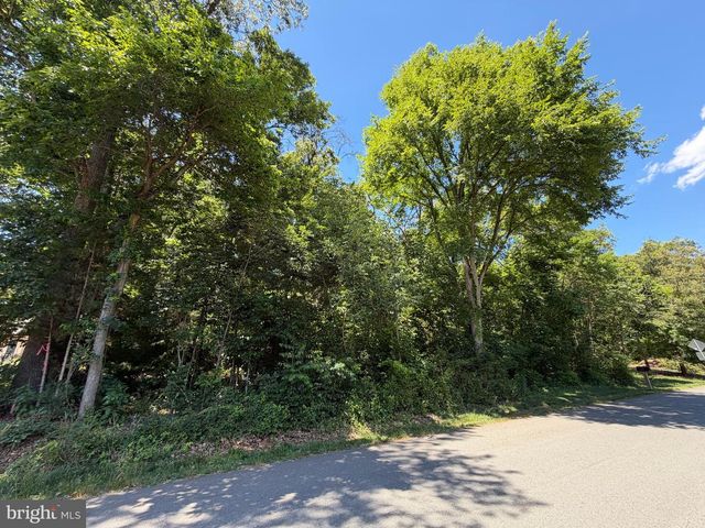 32 CEDAR DR, Sterling, VA 20164