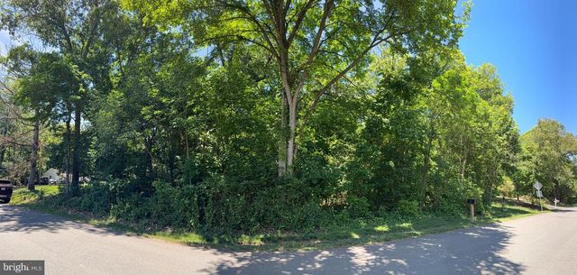 32 CEDAR DR, Sterling, VA 20164