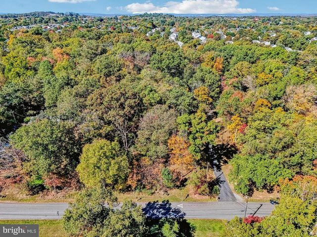 32 CEDAR DR, Sterling, VA 20164