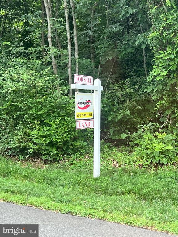 32 CEDAR DR, Sterling, VA 20164