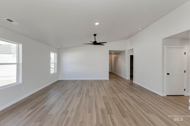 7083 E Shields Dr, Nampa, ID 83687