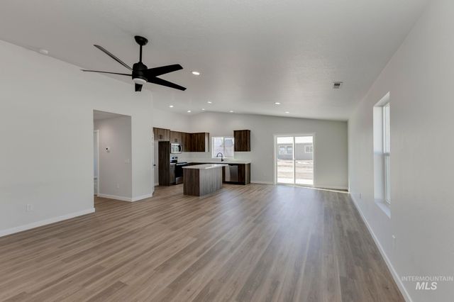 7083 E Shields Dr, Nampa, ID 83687