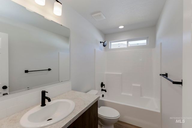 7083 E Shields Dr, Nampa, ID 83687