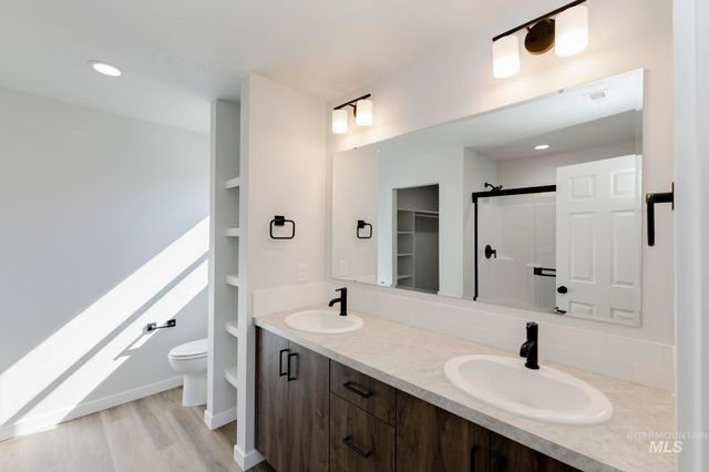 7083 E Shields Dr, Nampa, ID 83687