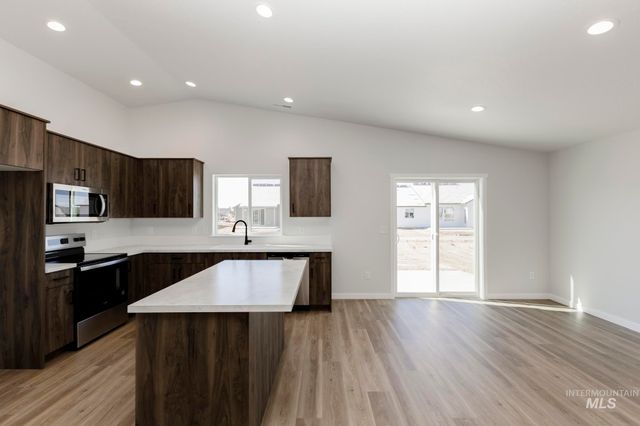 7083 E Shields Dr, Nampa, ID 83687