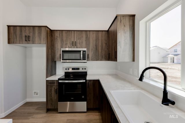 7083 E Shields Dr, Nampa, ID 83687