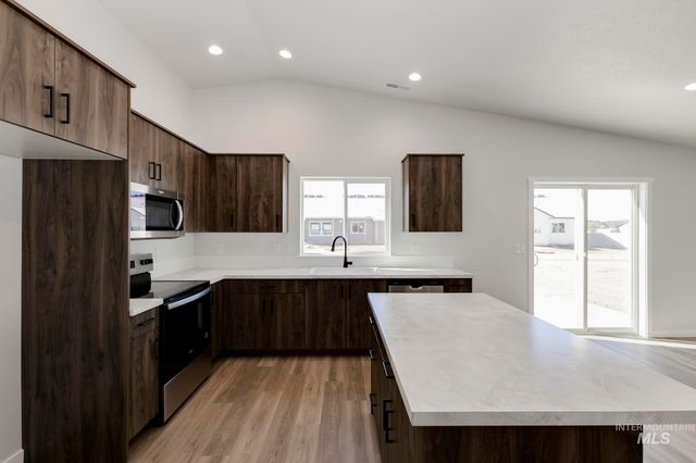 7083 E Shields Dr, Nampa, ID 83687