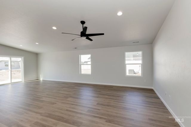 7083 E Shields Dr, Nampa, ID 83687