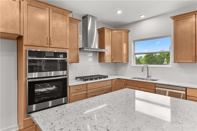 135 Magnolia Lane, Springboro, OH 45066