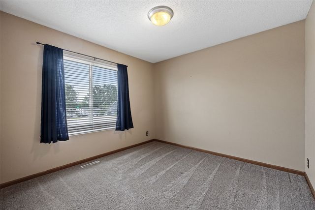 3205 33rd Avenue SW, Cedar Rapids, IA 52404