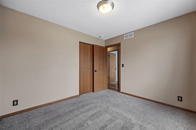 3205 33rd Avenue SW, Cedar Rapids, IA 52404