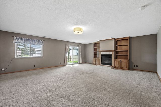 3205 33rd Avenue SW, Cedar Rapids, IA 52404