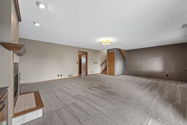 3205 33rd Avenue SW, Cedar Rapids, IA 52404