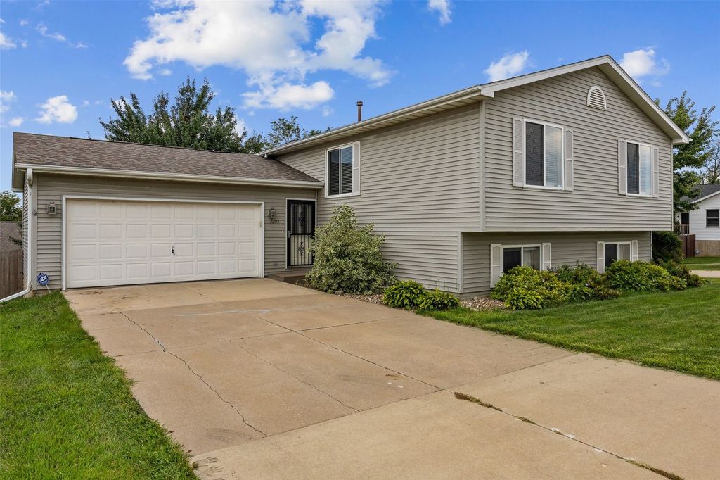 3205 33rd Avenue SW, Cedar Rapids, IA 52404