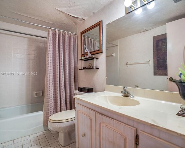 3930 Inverrary Boulevard 406D, Lauderhill, FL 33319