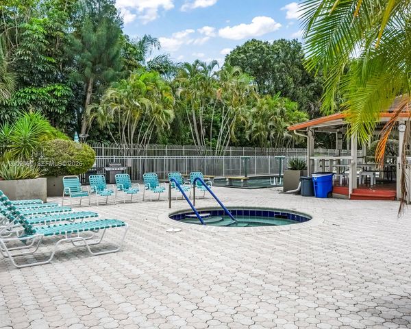 3930 Inverrary Boulevard 406D, Lauderhill, FL 33319