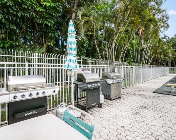 3930 Inverrary Boulevard 406D, Lauderhill, FL 33319