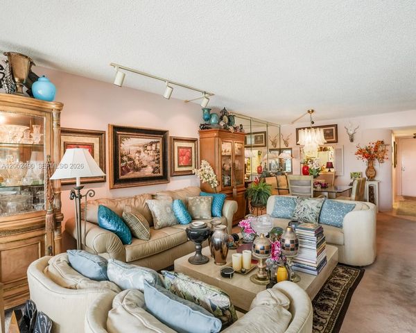 3930 Inverrary Boulevard 406D, Lauderhill, FL 33319