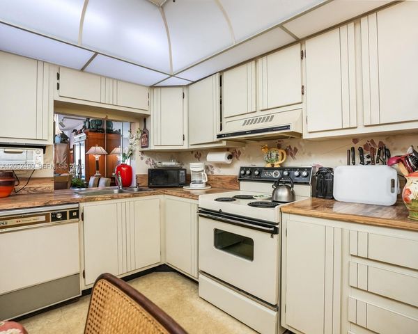 3930 Inverrary Boulevard 406D, Lauderhill, FL 33319