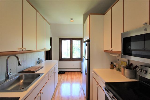 61 Ledge Road J, Newport, RI 02840