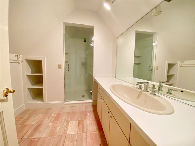 61 Ledge Road J, Newport, RI 02840