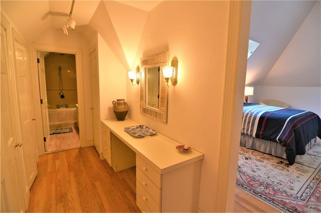61 Ledge Road J, Newport, RI 02840