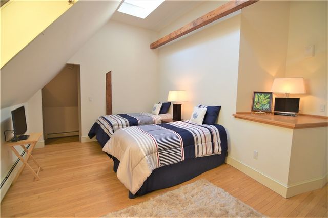 61 Ledge Road J, Newport, RI 02840