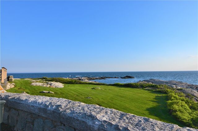 61 Ledge Road J, Newport, RI 02840