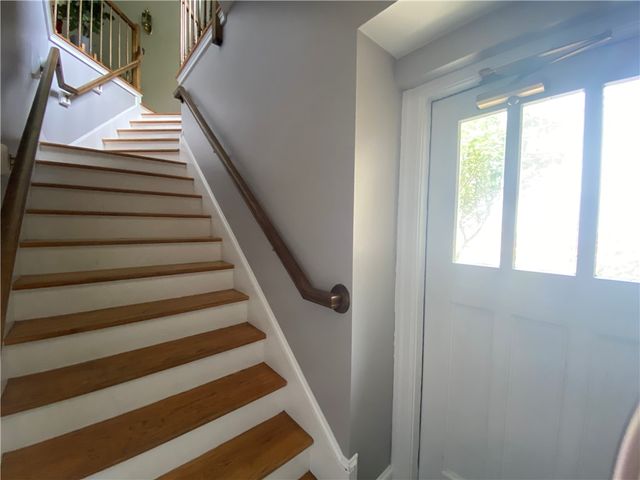 61 Ledge Road J, Newport, RI 02840