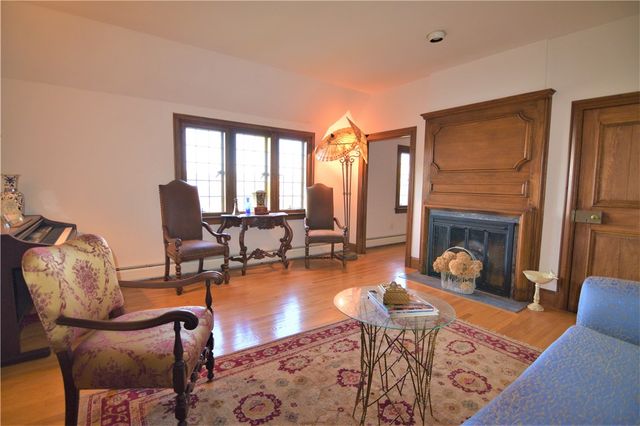 61 Ledge Road J, Newport, RI 02840
