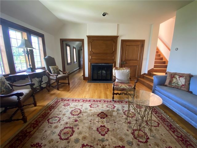 61 Ledge Road J, Newport, RI 02840
