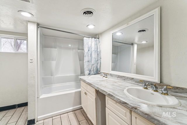 317 E Ithaca Street, Caldwell, ID 83605