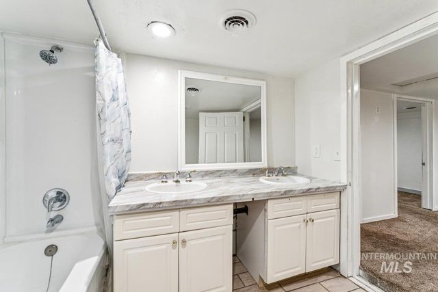 317 E Ithaca Street, Caldwell, ID 83605