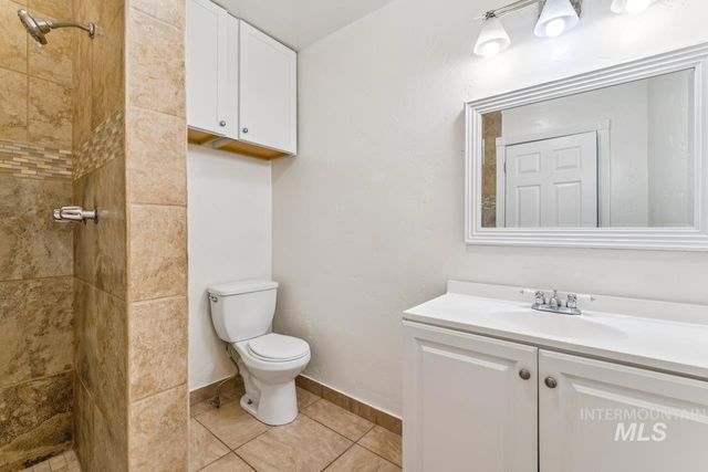 317 E Ithaca Street, Caldwell, ID 83605