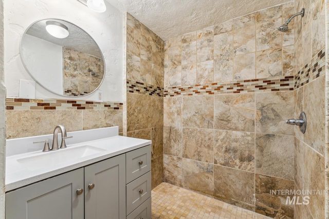 317 E Ithaca Street, Caldwell, ID 83605