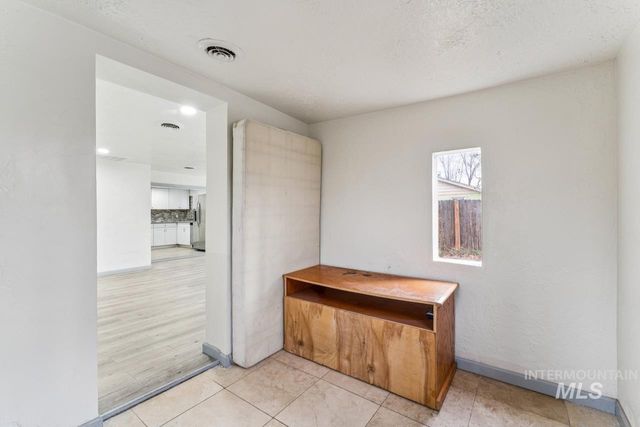 317 E Ithaca Street, Caldwell, ID 83605