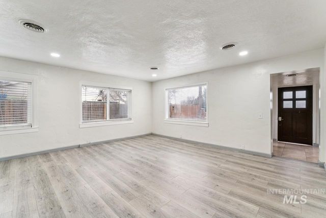 317 E Ithaca Street, Caldwell, ID 83605