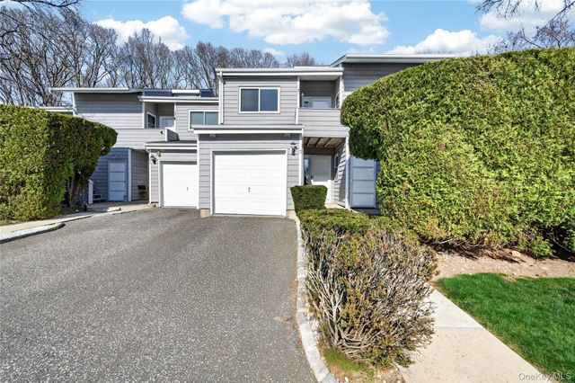 9 Vista Drive N, Manorville, NY 11949