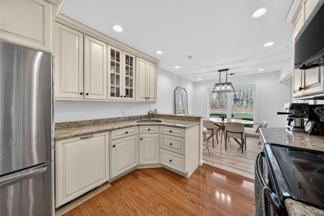 9 Vista Drive N, Manorville, NY 11949