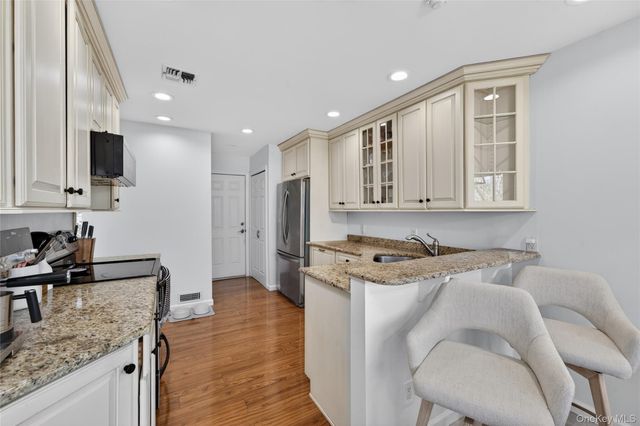 9 Vista Drive N, Manorville, NY 11949