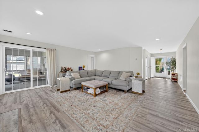 9 Vista Drive N, Manorville, NY 11949