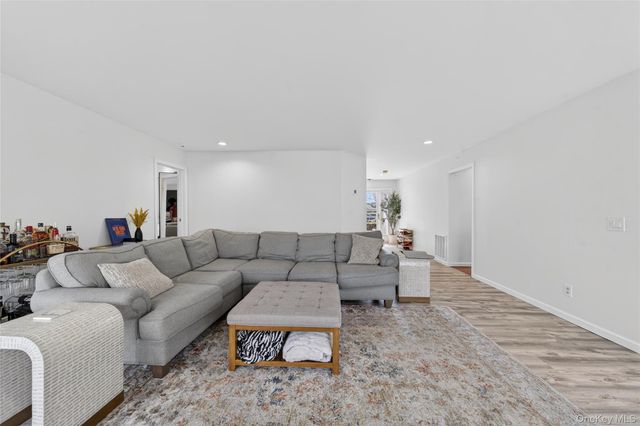 9 Vista Drive N, Manorville, NY 11949