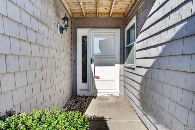 9 Vista Drive N, Manorville, NY 11949