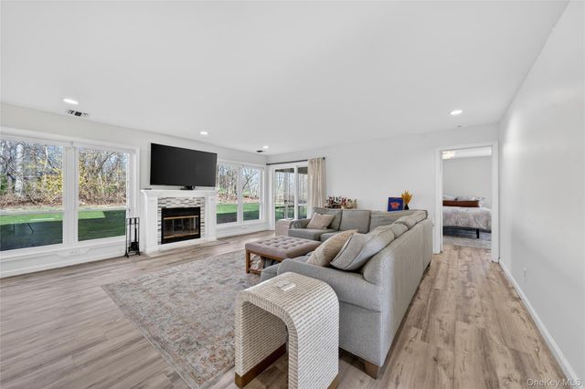 9 Vista Drive N, Manorville, NY 11949
