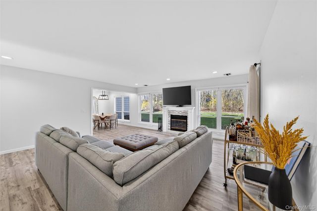 9 Vista Drive N, Manorville, NY 11949