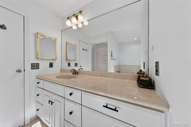 9 Vista Drive N, Manorville, NY 11949